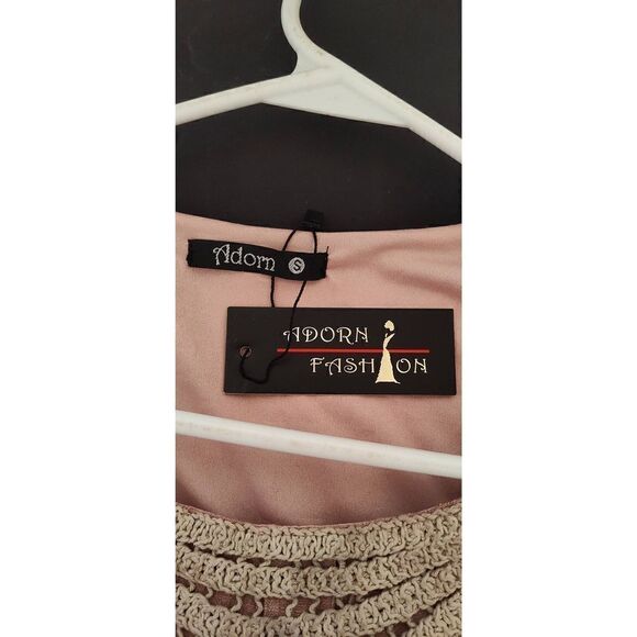 Pink tiered lined blouse with crochet neckline NWT Size S. Adorn Fashion - Picture 4 of 6